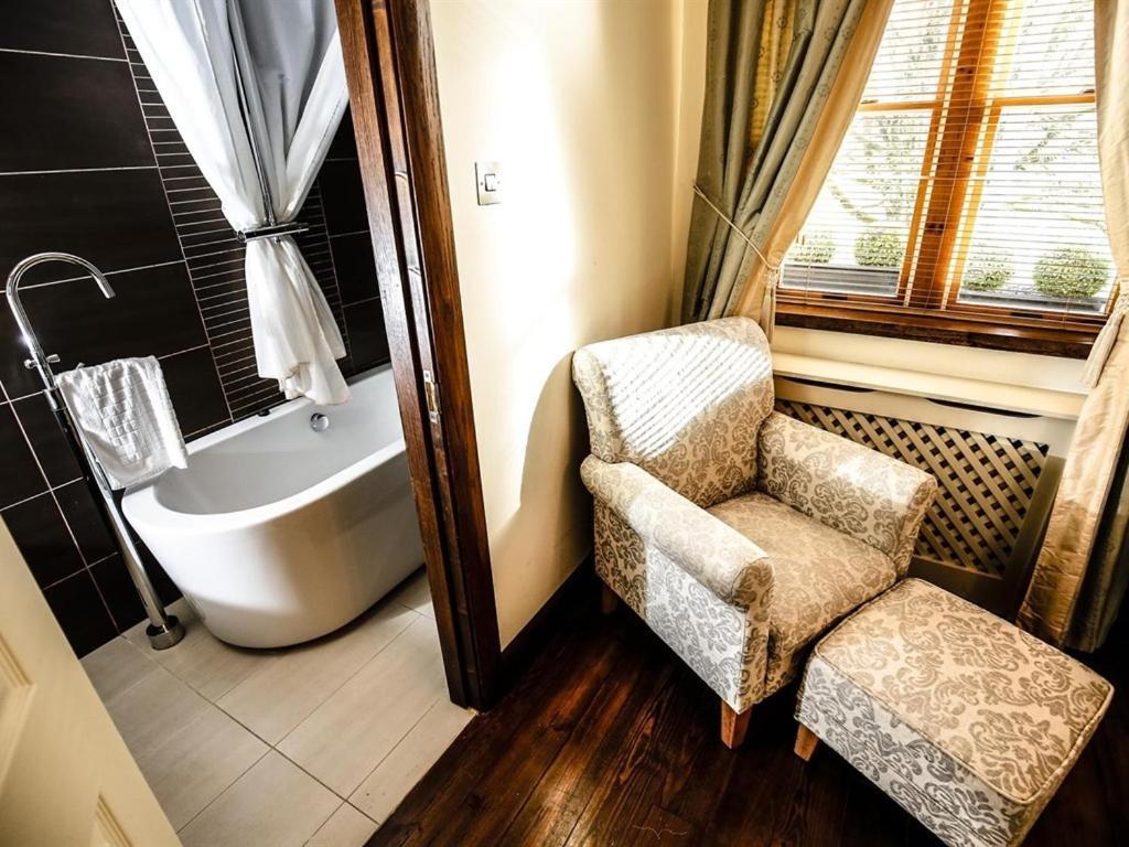 Customs House Country Inn Belcoo Екстер'єр фото